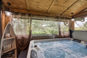 Family House, Multiple Bedrooms (Wellness House Swan River) | Bathroom | Shower, hair dryer, towels, soap - Wellness House Swan River (Lasinja)