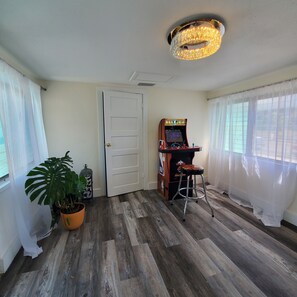 Games room - Cozy walkable downtown home (New Port Richey)