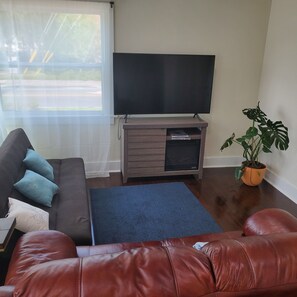 Living area - Cozy walkable downtown home (New Port Richey)