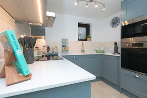 Cottage | Private kitchen - Dream Achieved (St Ives)