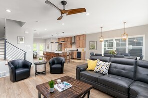 Smart-TV, Kamin, Bücher