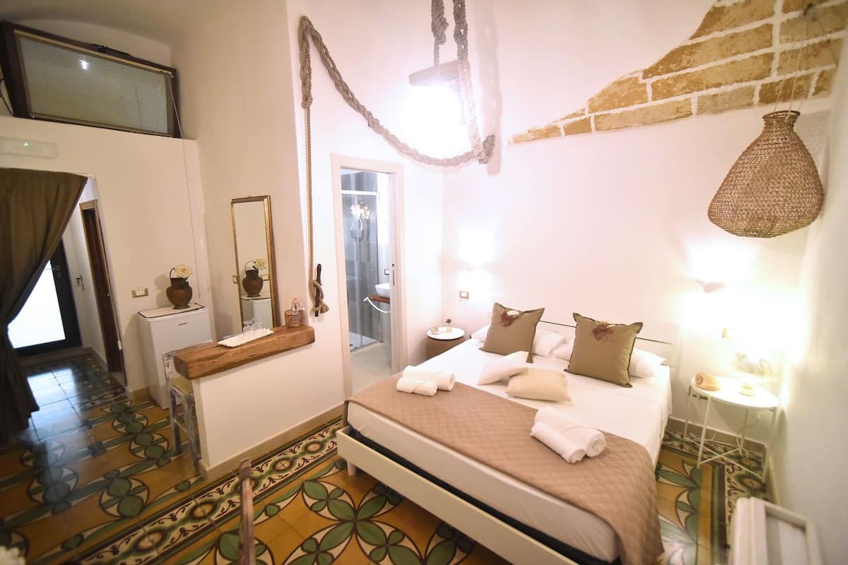 Romantic Double Room | Minibar, in-room safe, desk, blackout drapes