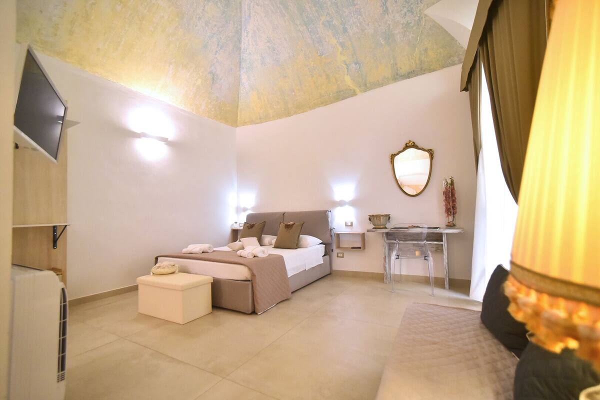 Premium Double Room | Minibar, in-room safe, desk, blackout drapes