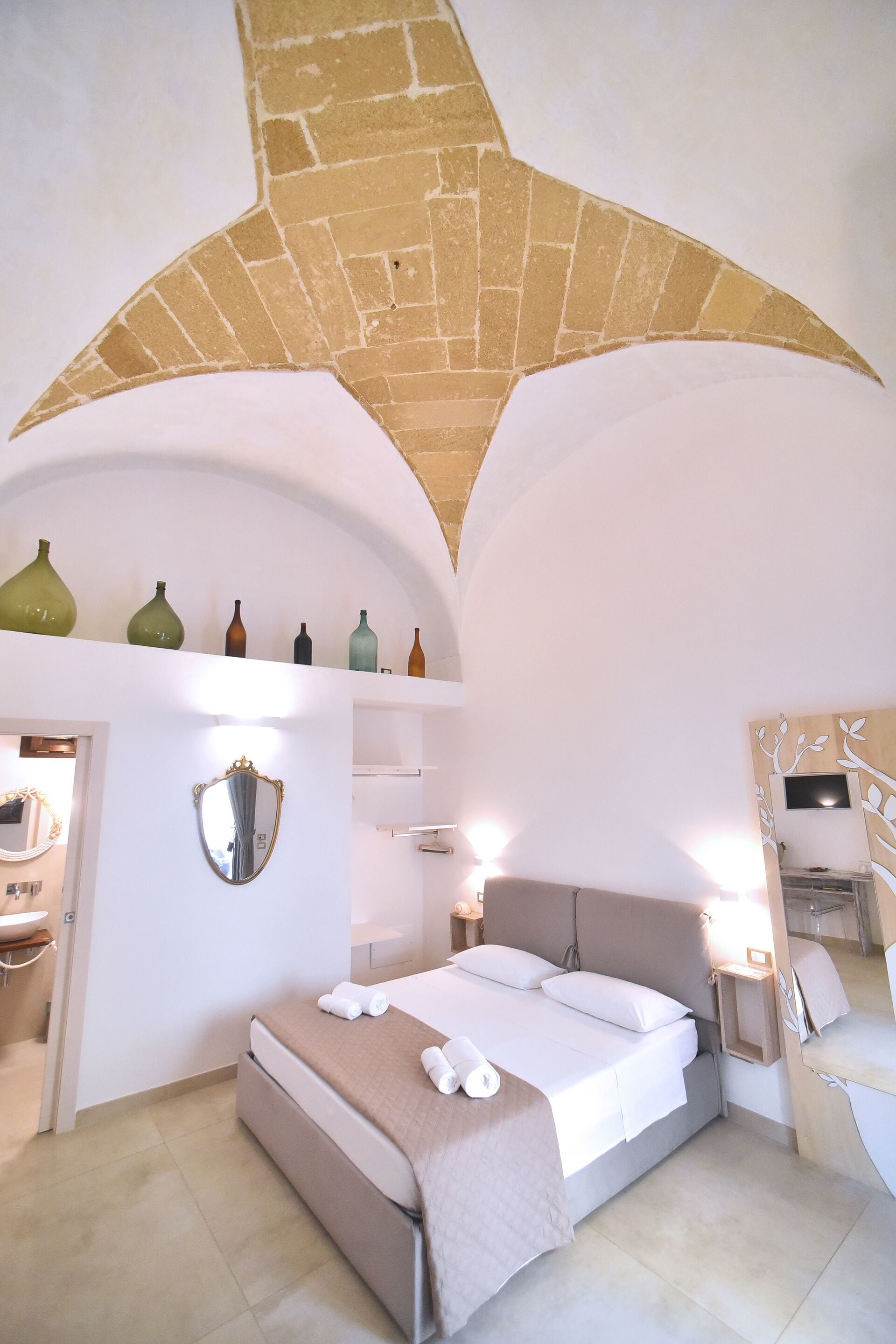 Comfort Double Room | Minibar, in-room safe, desk, blackout drapes