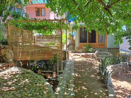 Casa Verde: A Tranquil Mazunte Retreat with AC, Starlink & Prime Location