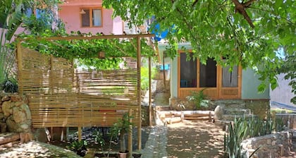 Casa Verde: A Tranquil Mazunte Retreat with AC, Starlink & Prime Location