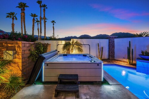 Splash Pad! Brand New Family Friendly Home!  Endless Pools Swim Machine!