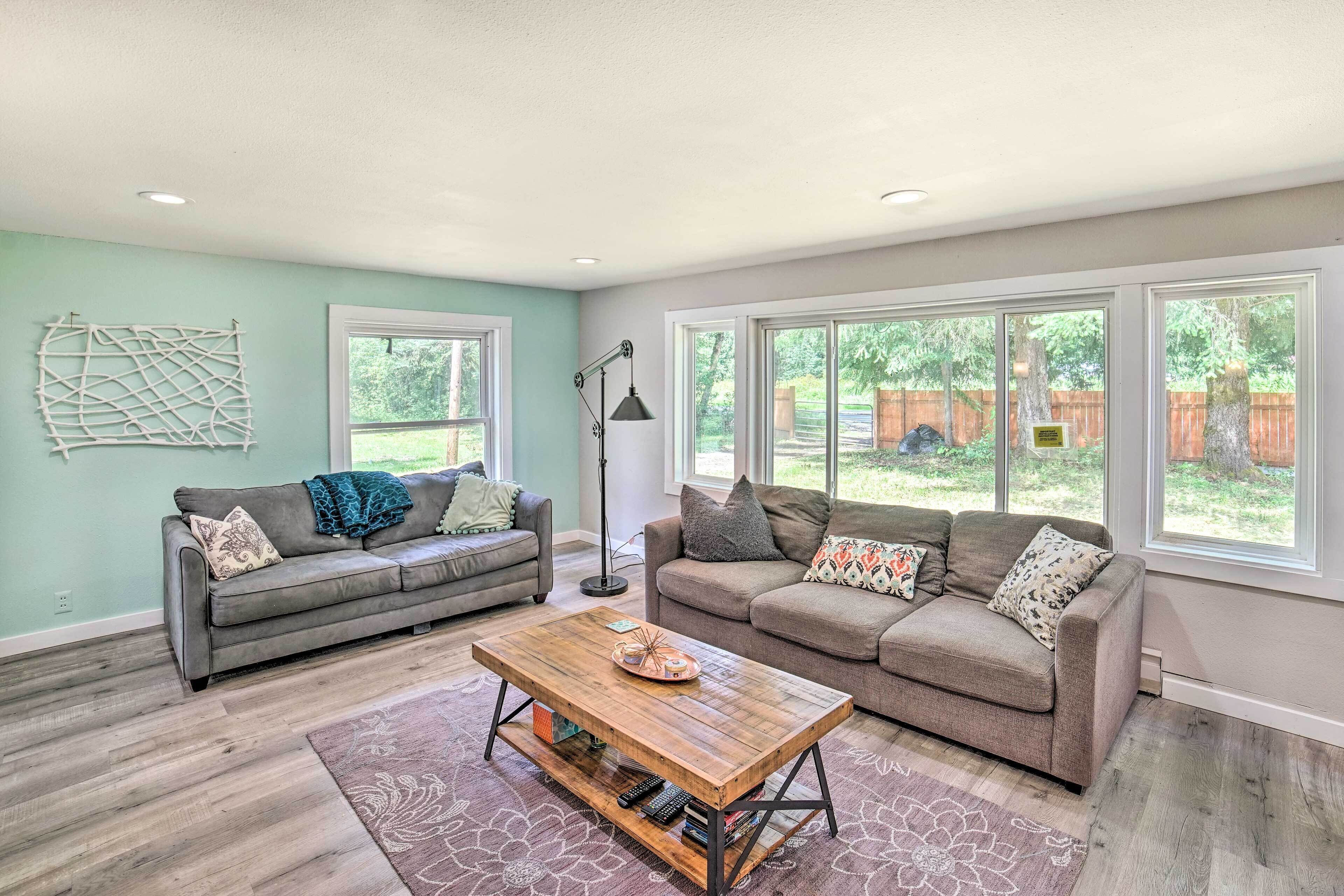 Modern Washington Vacation Rental w/ Mountain View