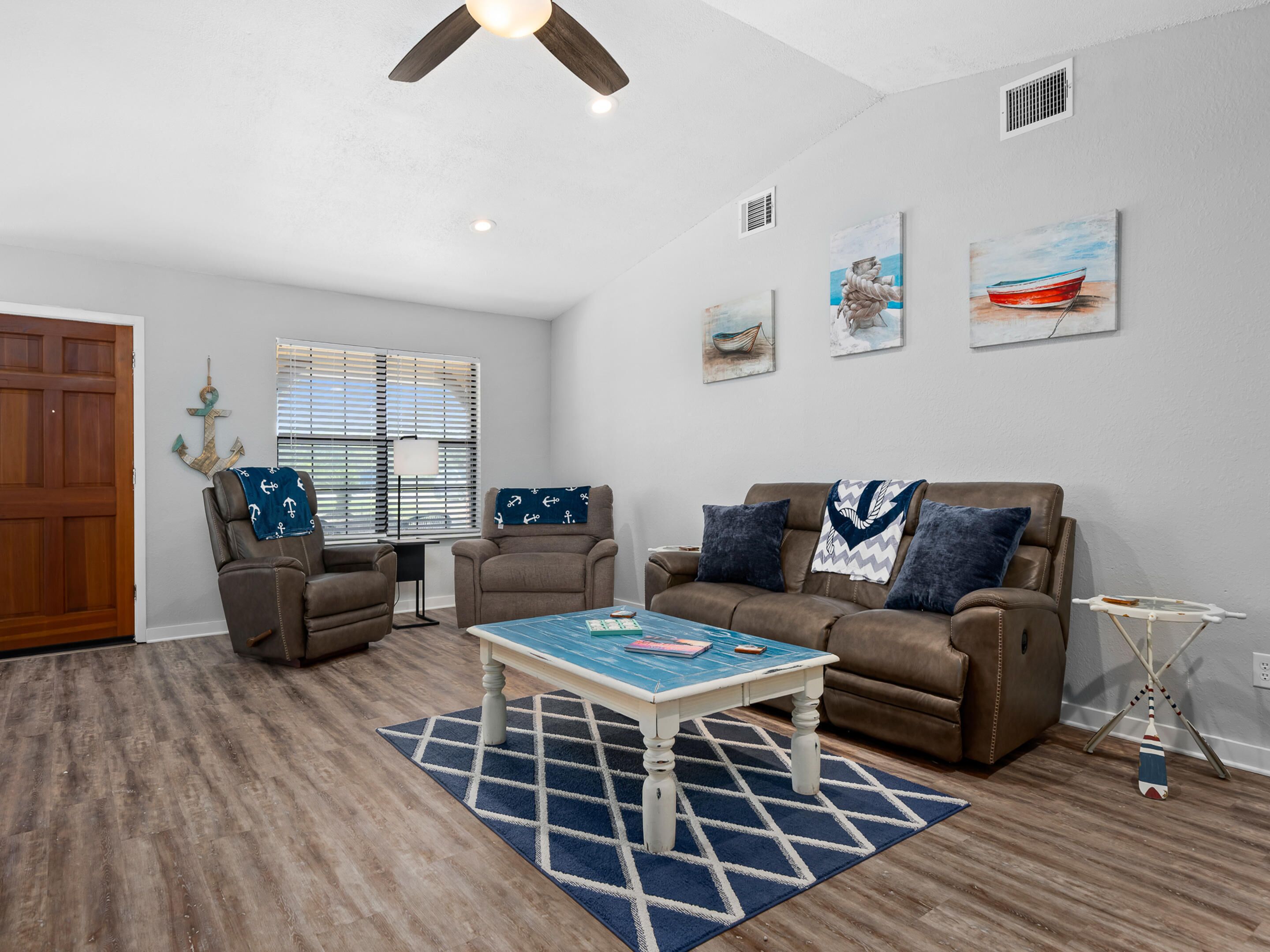 Sixteen Oaks | Pet Friendly, Pool, Tiki Bar, Games