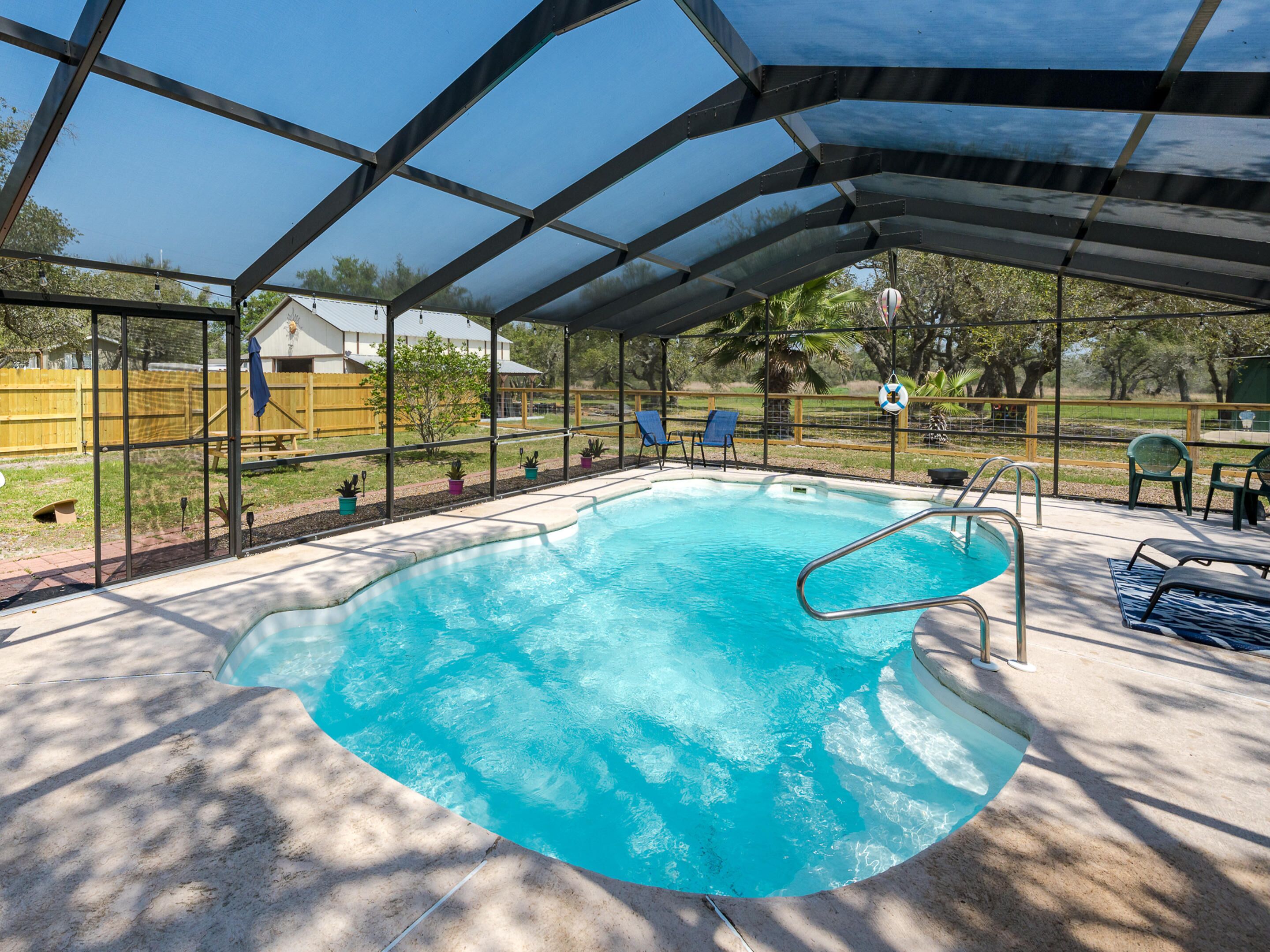 Sixteen Oaks | Pet Friendly, Pool, Tiki Bar, Games