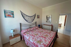 2 bedrooms, iron/ironing board, free WiFi