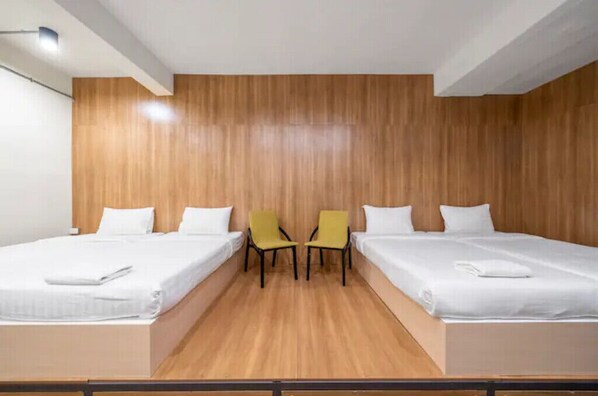 A hotel room with two single beds, a wooden wall, and two yellow chairs. - Sclass Townhome, 5 min from Night Market old city (.)