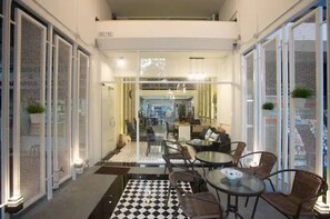 Dining - Sclass Townhome, 5 min from Night Market old city (.)