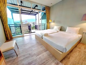 5 Schlafzimmer, Schreibtisch, Bügeleisen/Bügelbrett, WLAN