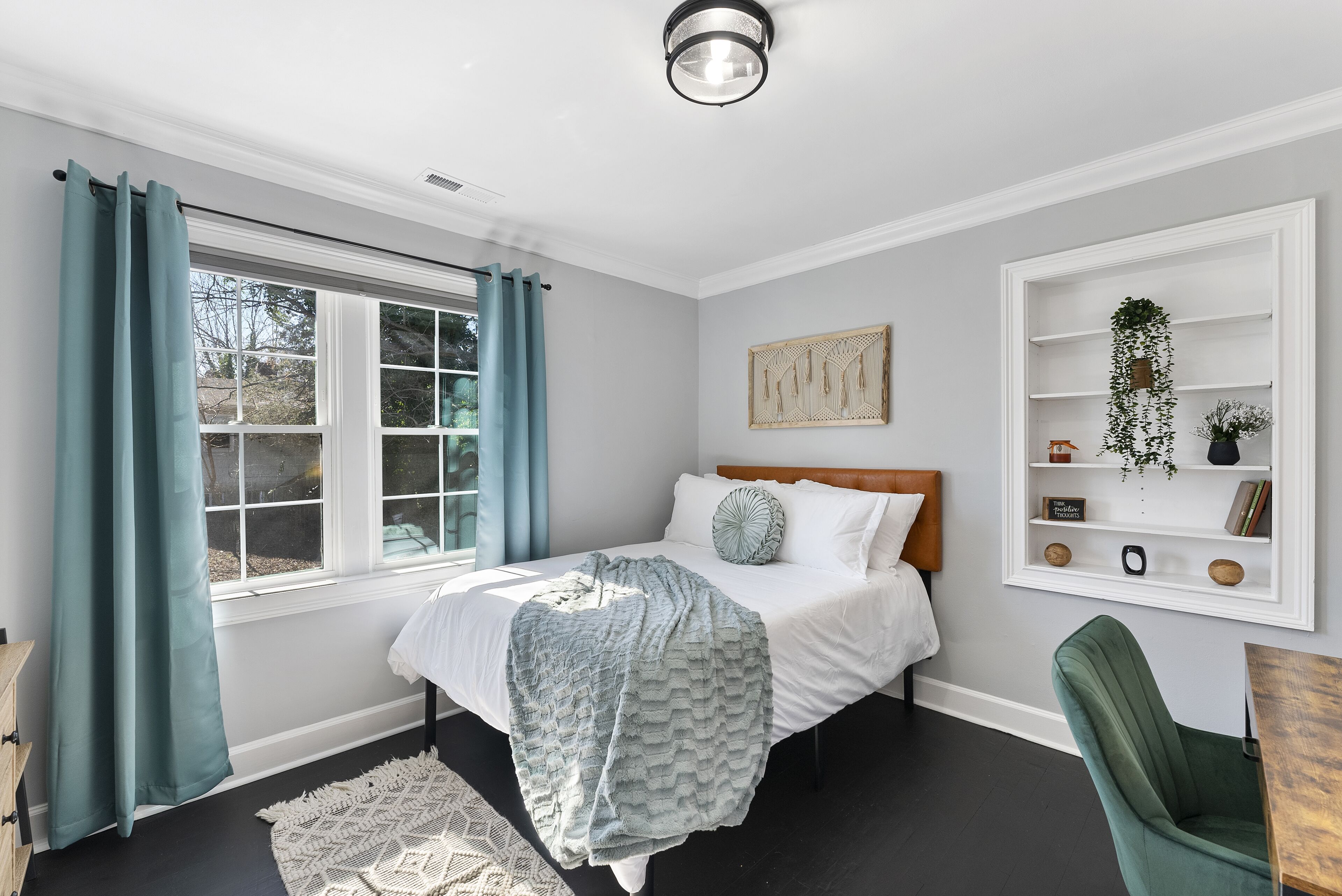 New! Cozy 4Bd Bungalow w/ Private Backyard Lounge and Game Room Mins to Downtown