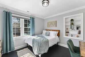 4 bedrooms, desk, iron/ironing board, free WiFi