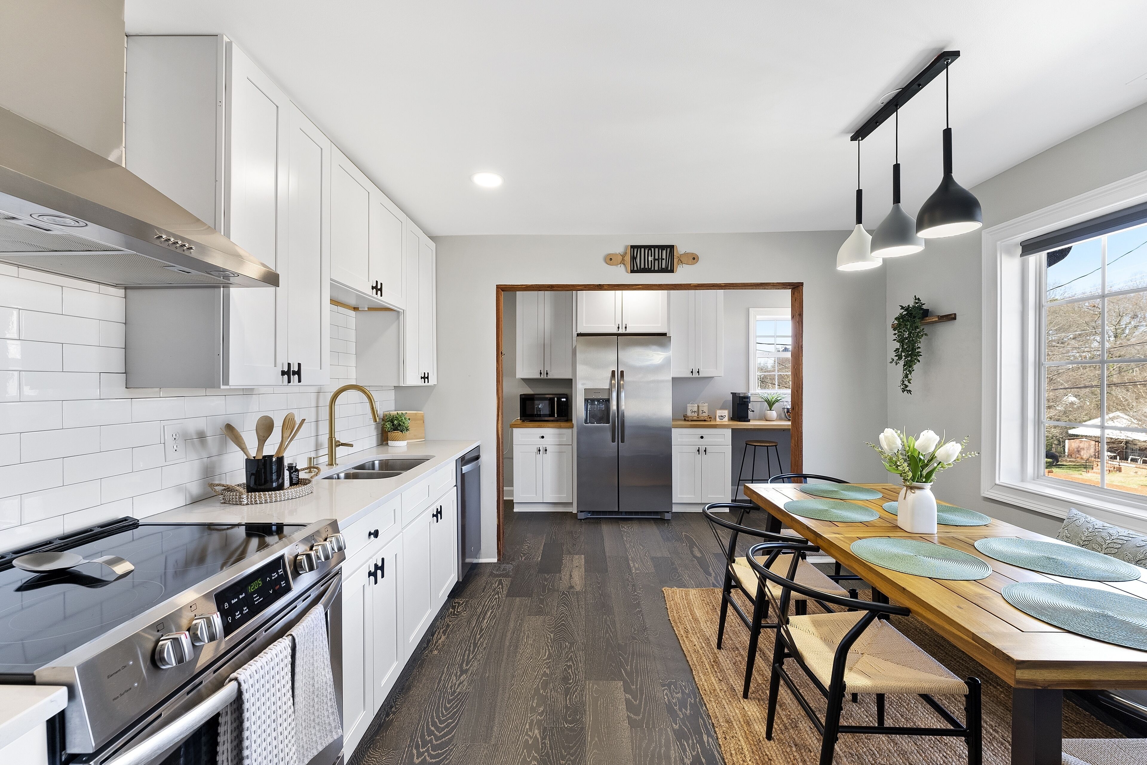 New! Cozy 4Bd Bungalow w/ Private Backyard Lounge and Game Room Mins to Downtown