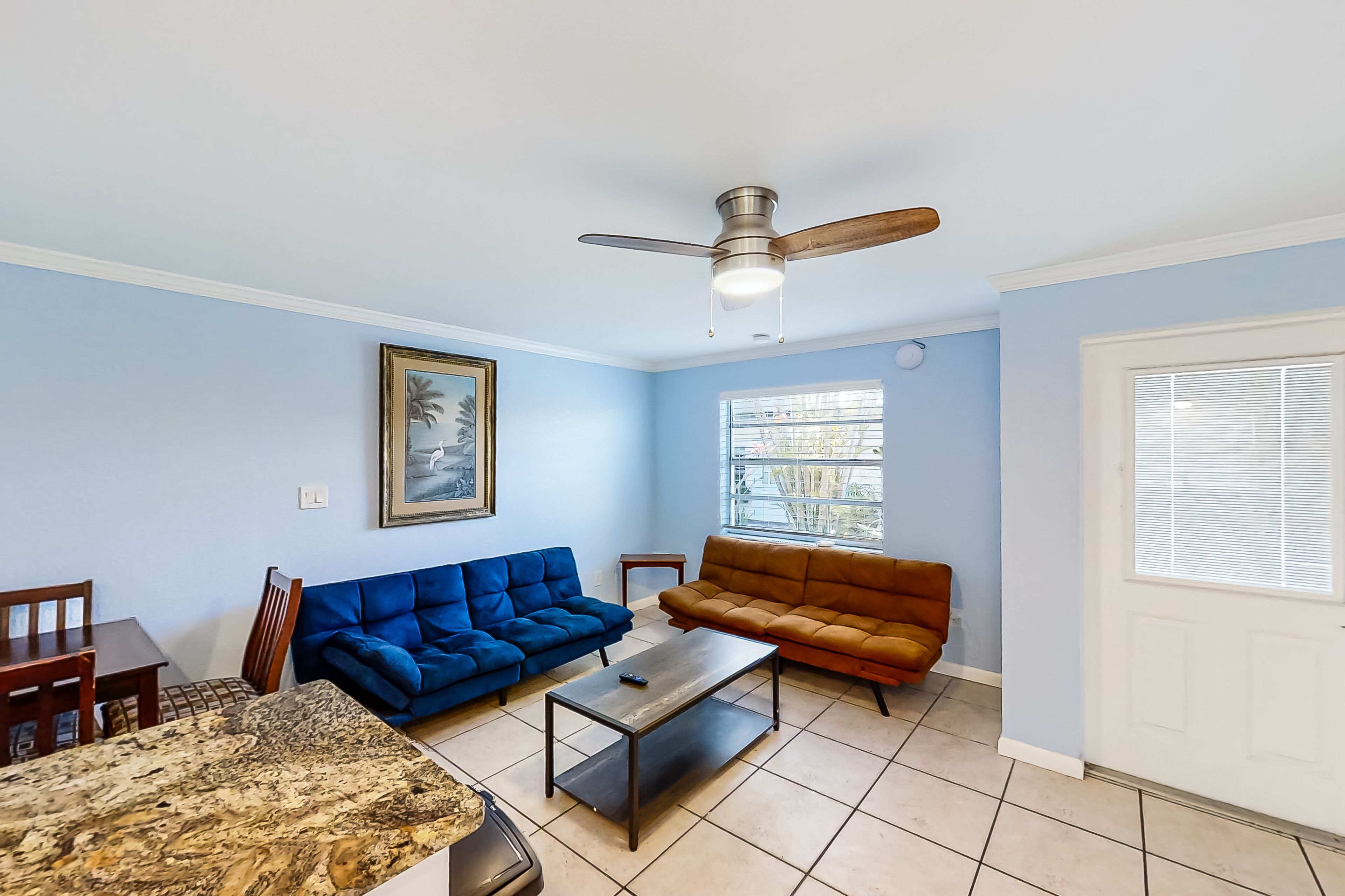 Casual & amazing condo with outdoor pool, dock, W/D, streaming, partial AC