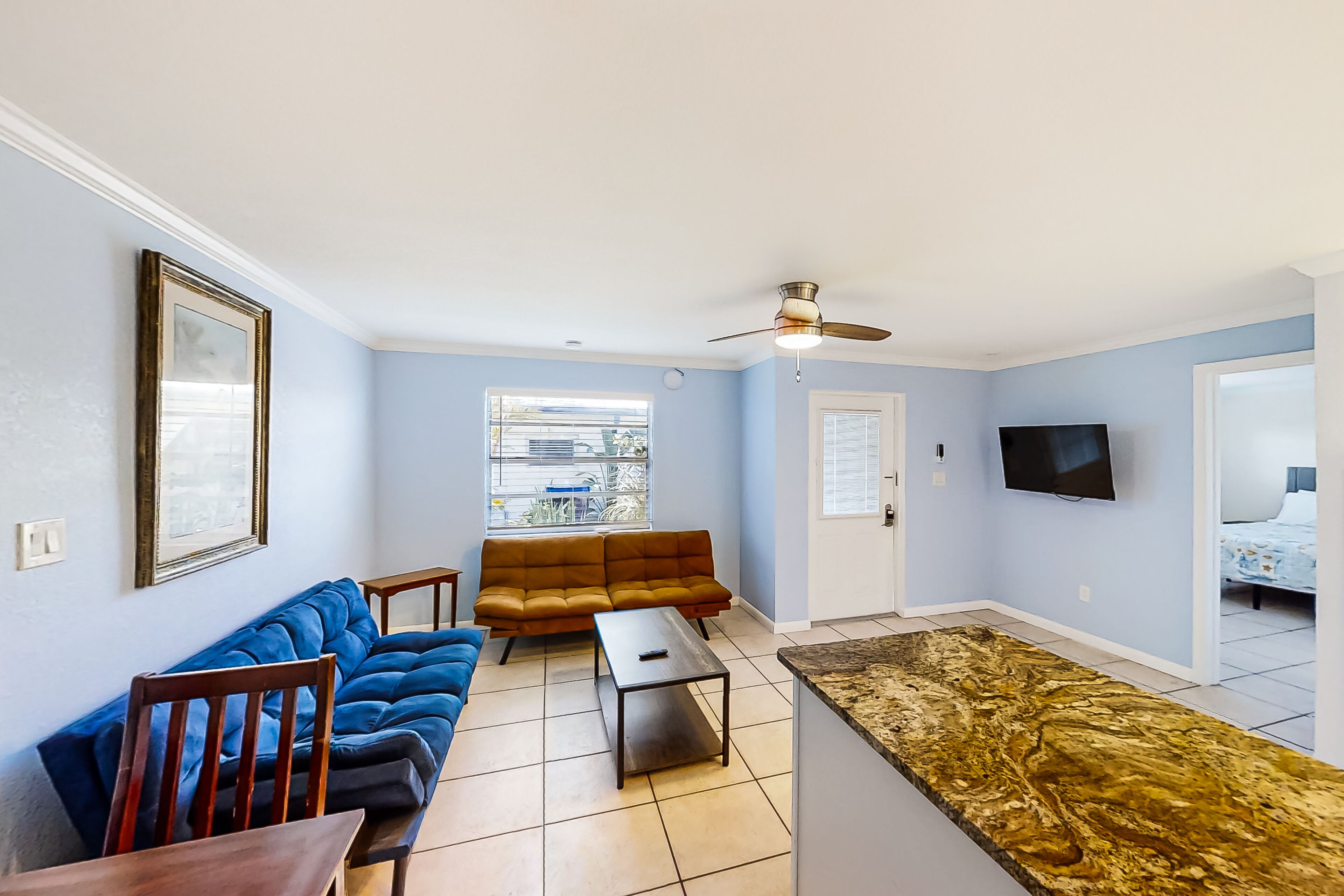 Casual & amazing condo with outdoor pool, dock, W/D, streaming, partial AC