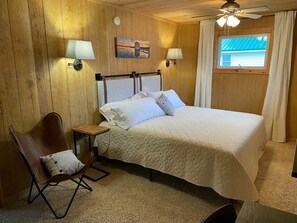 1 室のベッドルーム、デスク、アイロン / アイロン台、WiFi (無料)