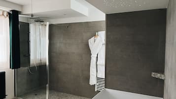 Artículos de tocador de diseñador, batas, toallas, jabón