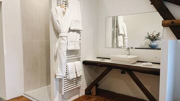 Deluxe Room | 1 bedroom, premium bedding, down duvets, pillow-top beds