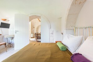 4 habitaciones, tabla de planchar con plancha y acceso a internet