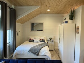 1 bedroom, in-room safe, iron/ironing board, free WiFi - Almost Nashville
Brand NEW studio apartment! (Pleasant View)