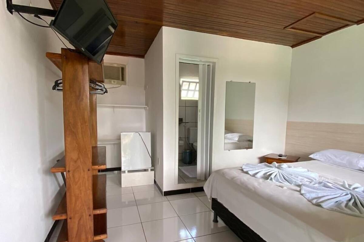 Minibar, free WiFi, bed sheets