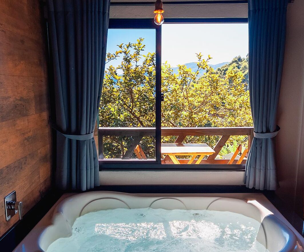 Chalet Confort | Baño | Zapatillas, bidé, toallas y jabón