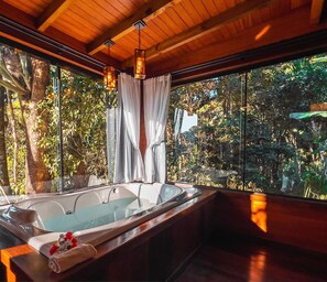 Design Chalet | Bathroom | Slippers, bidet, towels, soap