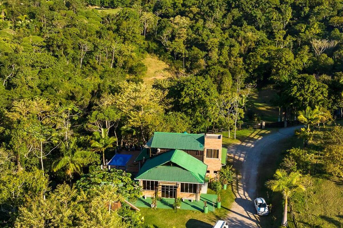 Family Cottage | 3 bedrooms, blackout curtains, free WiFi, bed sheets