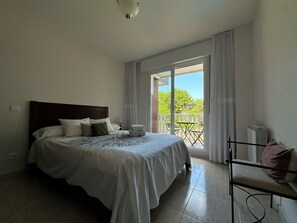 1 chambre, fer et planche à repasser, draps fournis