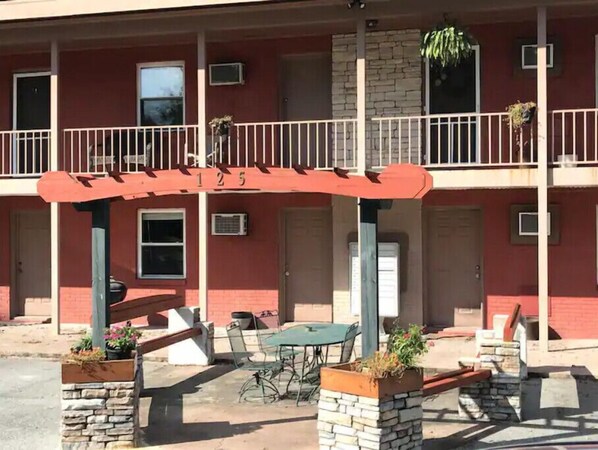 Exterior - Short Term Housing #5 Travel Nurse w/pets ECU (Greenville)