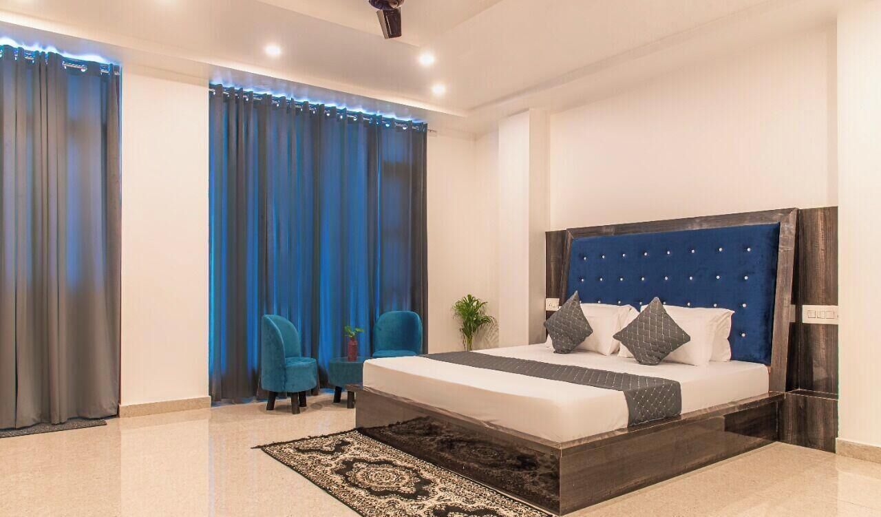 20 bedrooms, Egyptian cotton sheets, premium bedding, memory-foam beds