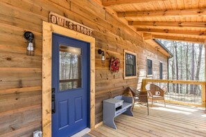 Terrace/patio - Owl's Roost by Mountain Oasis | Dog-Friendly Cabin in Coosawattee River Resort (Ellijay)
