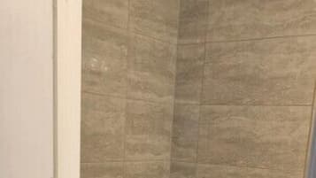 Dusche, Seife, Toilettenpapier