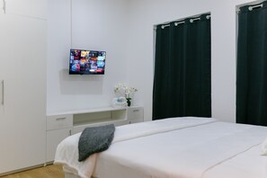 2 bedrooms, travel crib, free WiFi, bed sheets