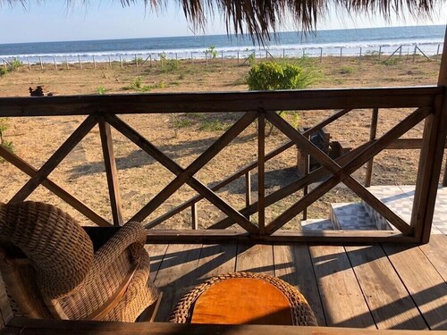 Steps to Surf – Beachfront Loft Cabana with Kitchenette