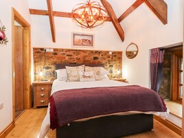 3 dormitorios, decoración individual, mobiliario individual