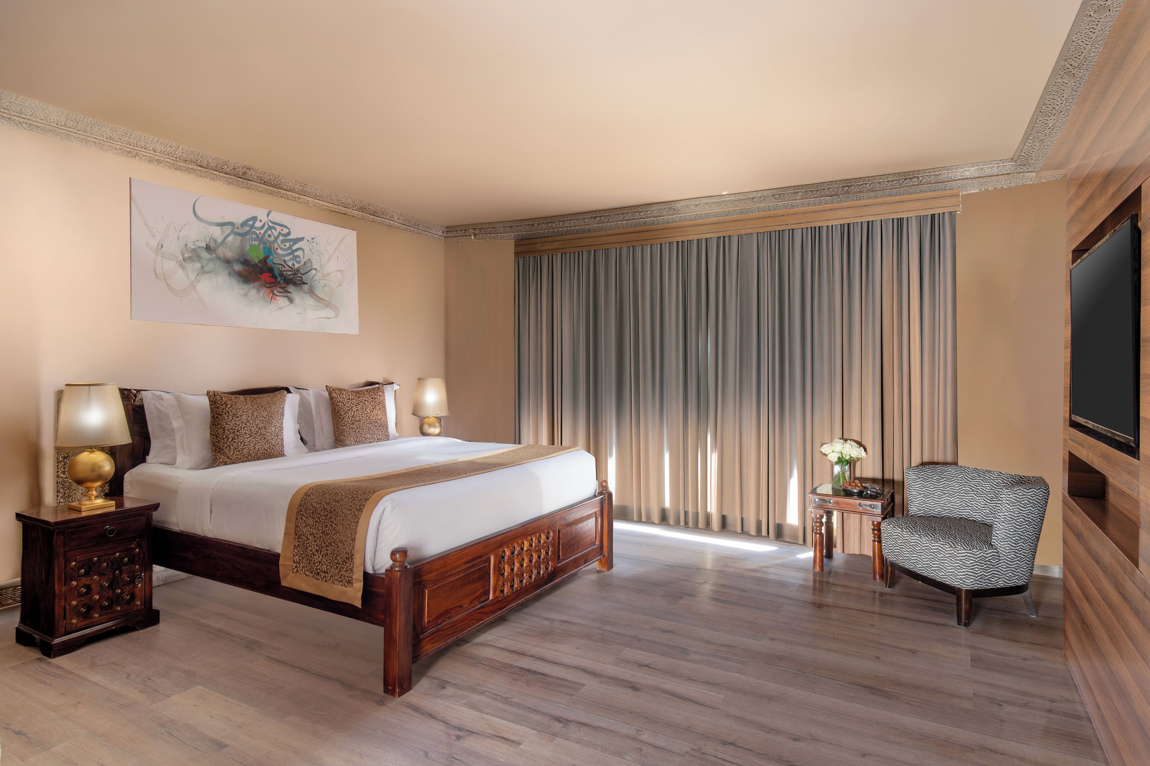 Desert Horizon Room, 1 King Bed | Minibar, in-room safe, individually decorated, individually furnished