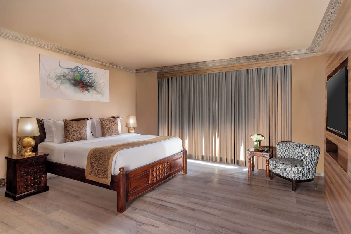 Chambre Supérieure, 1 très grand lit | Minibar, coffres-forts dans les chambres, décoration personnalisée