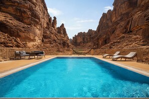 حمّام سباحة خارجي