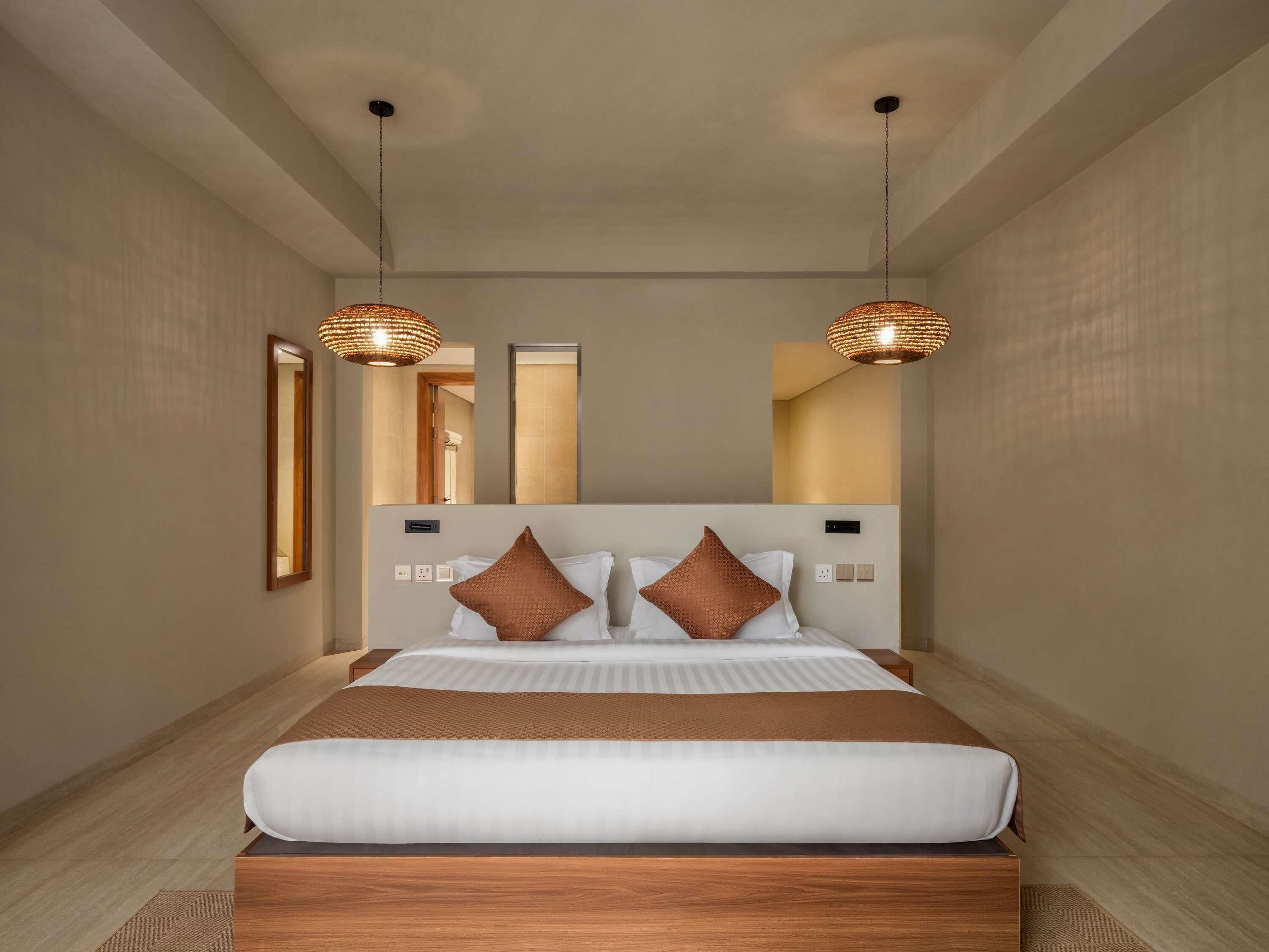 Skyline Executive Room | Minibar, in-room safe, individually decorated, individually furnished