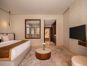 Suite royale | Minibar, coffre-fort, décor unique, ameublement unique