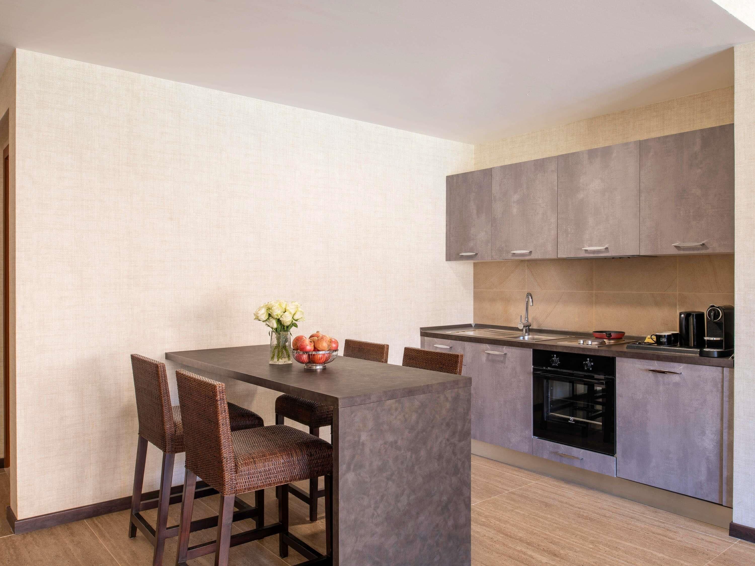 Espresso maker, coffee/tea maker, electric kettle