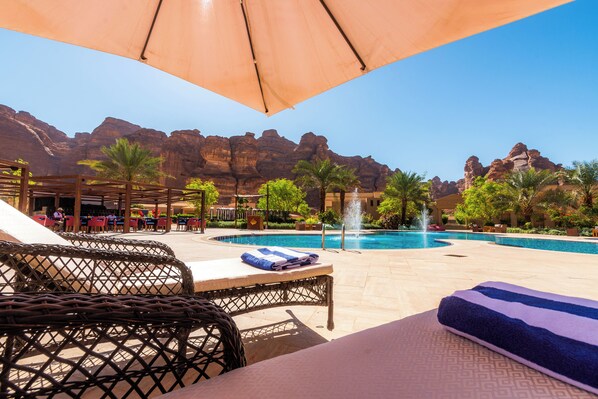 Hồ bơi ngoài trời 