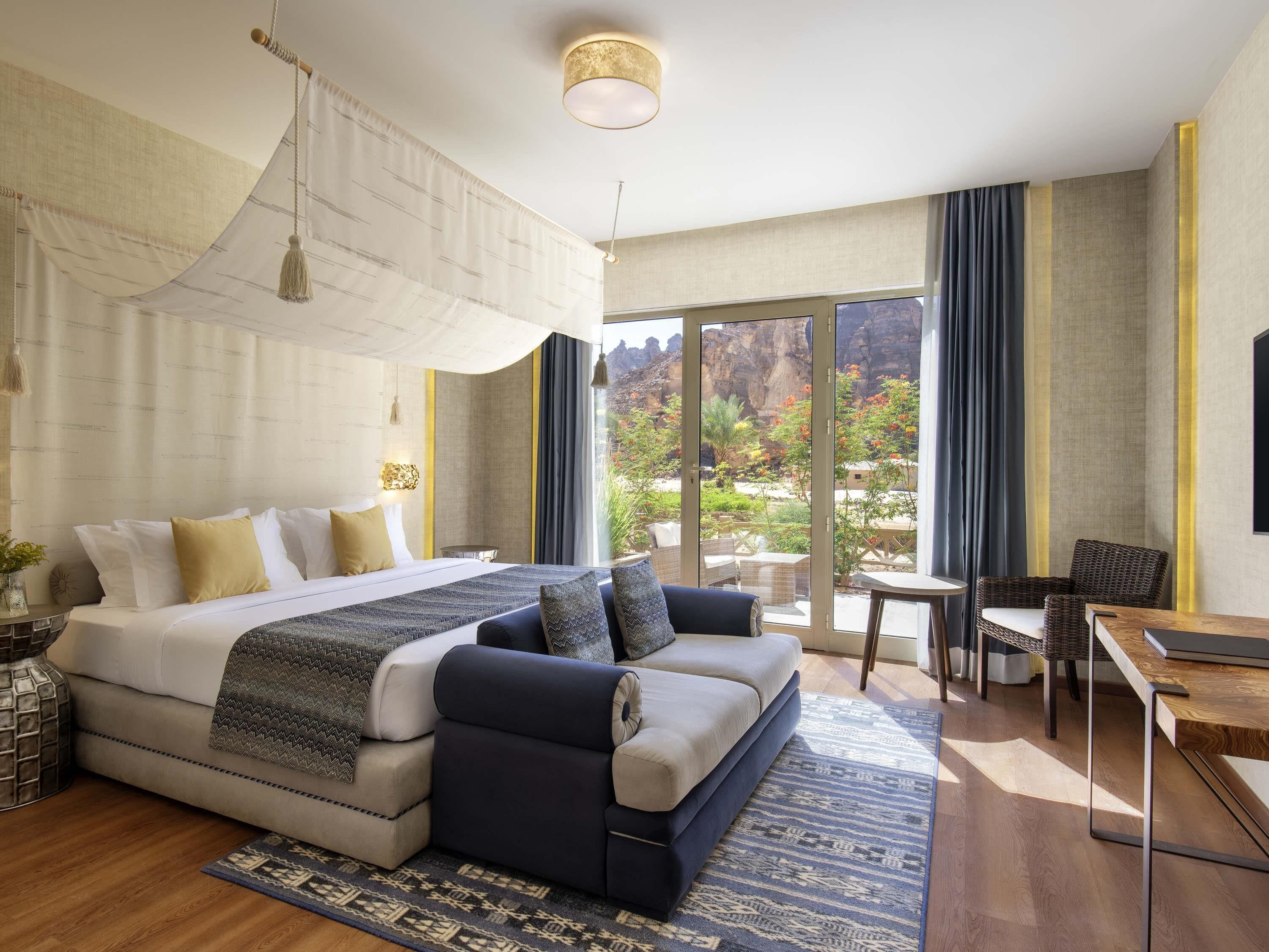 Canyon Deluxe Room, 1 King Bed | Minibar, in-room safe, individually decorated, individually furnished
