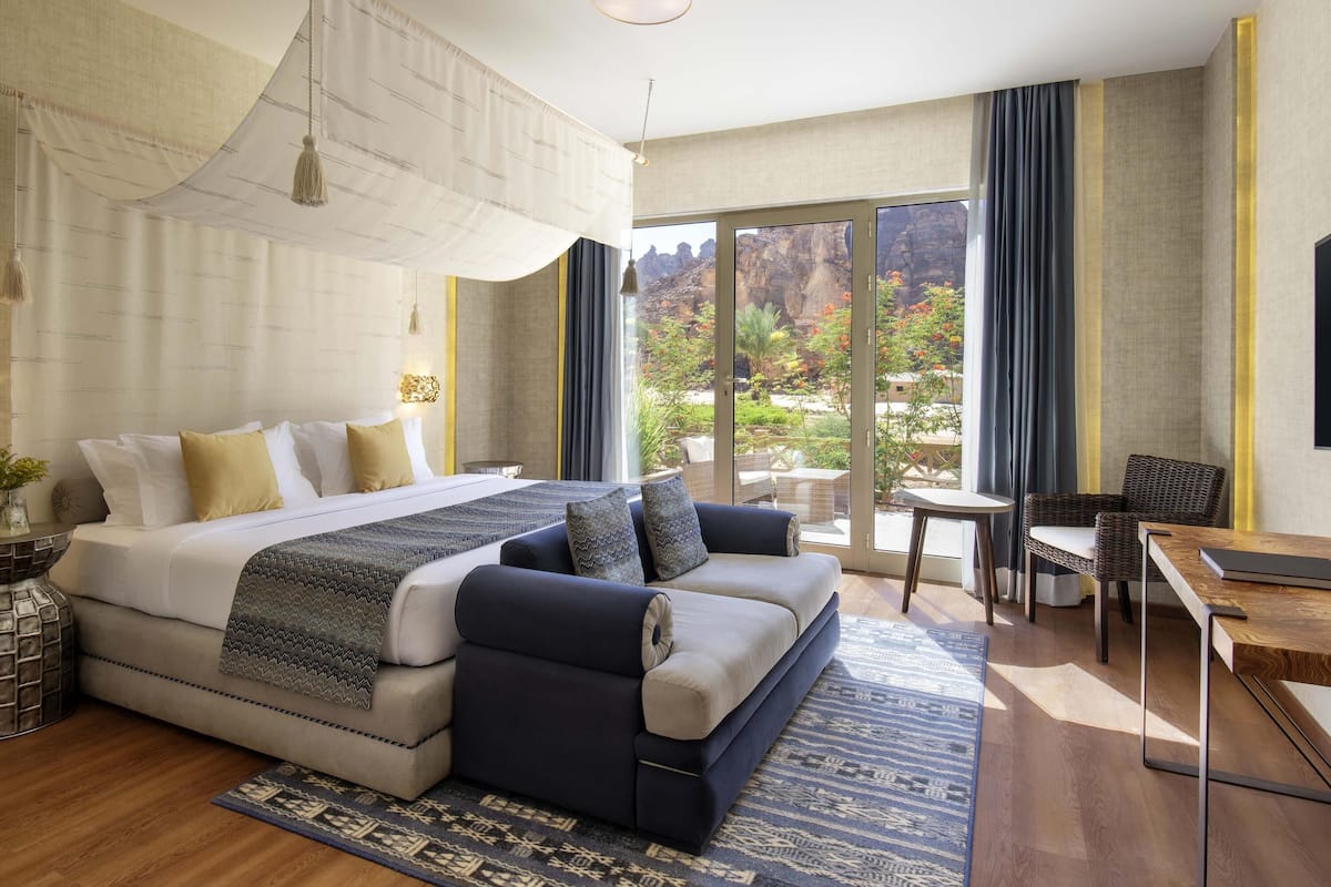 Canyon Deluxe Room, 1 King Bed | Minibar, in-room safe, individually decorated, individually furnished