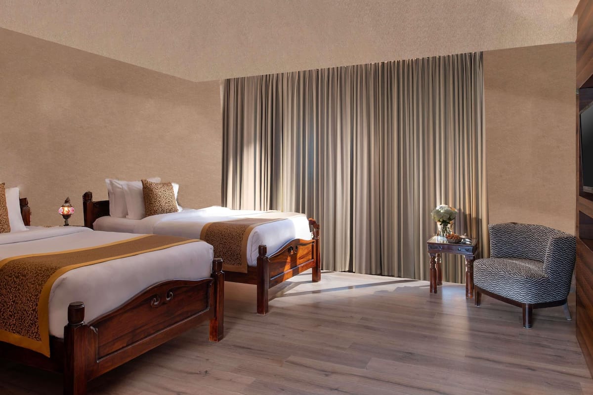 Desert Horizon Room, 2 Twin Beds | Minibar, in-room safe, laptop workspace, blackout drapes